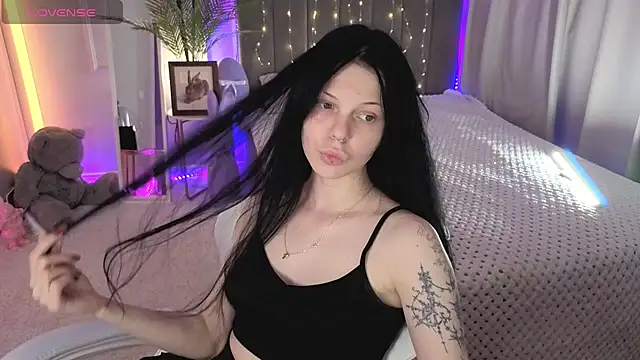 Snapshot of Vivi_Vivian chatting on June 14, 9:06 pm Vivi Vivian online show from June 14, 9:06 pm