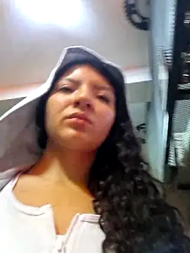 Snapshot of Bella_Jane_hot chatting on May 22, 12:18 am Bella Jane hot online show from May 22, 12:18 am