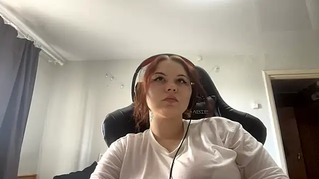 Redhair girl online show from May 21, 1:07 pm