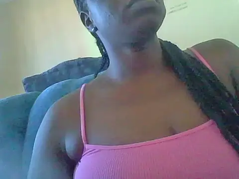 Queen Zuri online show from June 5, 12:00 pm