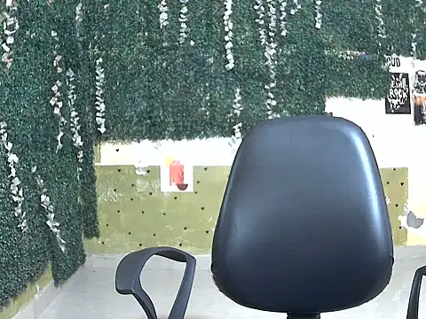 Snapshot of shallykaur chatting on May 22, 3:57 am shallykaur online show from May 22, 3:57 am