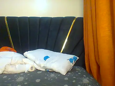 Snapshot of petite_cuteass chatting on July 9, 6:01 pm petite cuteass online show from July 9, 6:01 pm