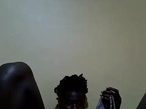 Snapshot of moviahlove chatting on May 22, 7:52 pm moviahlove online show from May 22, 7:52 pm