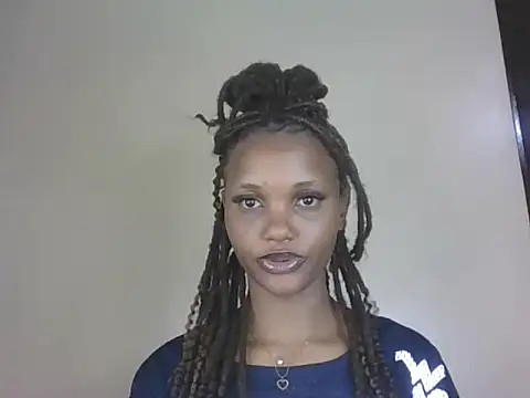 Snapshot of PrettyT5 chatting on August 4, 8:22 pm PrettyT5 online show from August 4, 8:22 pm