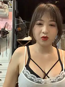 Snapshot of A-lanlan chatting on May 24, 2:11 pm A-lanlan online show from May 24, 2:11 pm