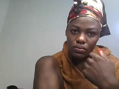 Snapshot of Hot_Berry18 chatting on May 18, 2:18 am Hot Berry18 online show from May 18, 2:18 am