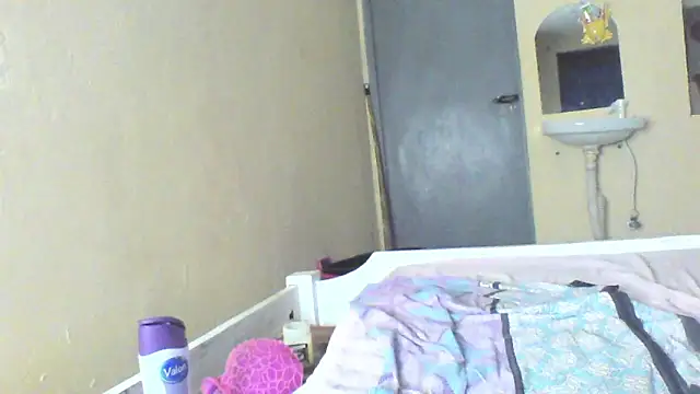 Snapshot of sexybaddie1 chatting on May 23, 12:38 am sexybaddie1 online show from May 23, 12:38 am