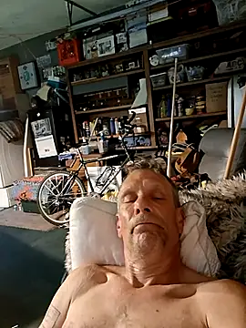 Snapshot of truckdawg2023 chatting on July 6, 7:16 pm truckdawg2023 online show from July 6, 7:16 pm