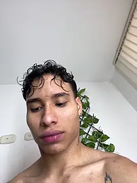 NelModel1 online show from May 30, 12:13 pm