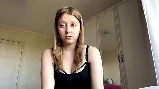 Snapshot of HeyItsAgata chatting on May 19, 10:43 am HeyItsAgata online show from May 19, 10:43 am