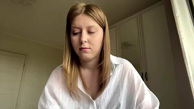 Snapshot of HeyItsAgata chatting on May 20, 9:37 am HeyItsAgata online show from May 20, 9:37 am