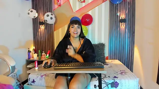 Snapshot of MadisonYoung000 chatting on June 30, 12:17 pm MadisonYoung000 online show from June 30, 12:17 pm