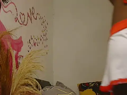Snapshot of Saucy1_Angels chatting on May 26, 7:04 am Saucy1 Angels online show from May 26, 7:04 am