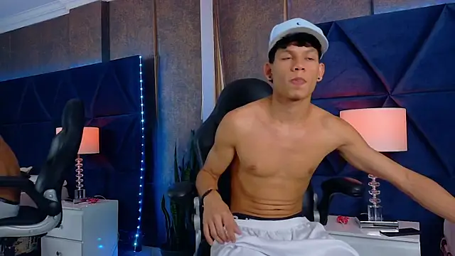 ThiagoFerrer  online show from May 27, 4:31 am