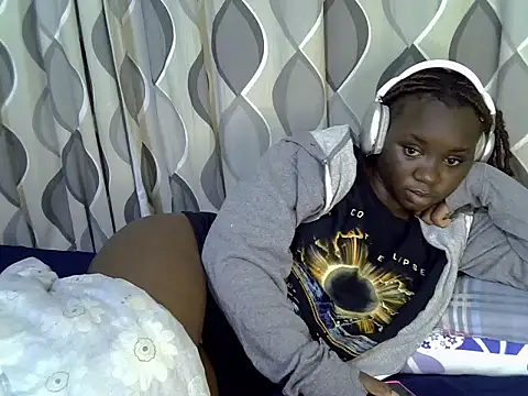 Snapshot of cute_gee5 chatting on July 6, 8:22 am cute gee5 online show from July 6, 8:22 am