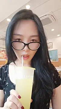 lylxili online show from June 17, 6:27 am