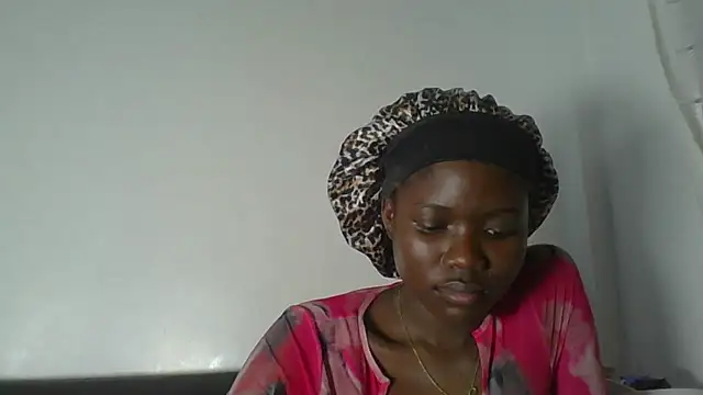 Snapshot of Ebony-Candy chatting on May 18, 6:03 pm Ebony-Candy online show from May 18, 6:03 pm