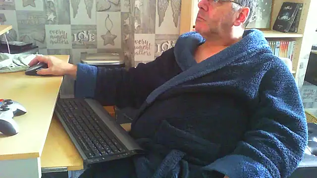 Snapshot of fatboy250 chatting on May 19, 4:13 pm fatboy250 online show from May 19, 4:13 pm