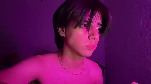 Snapshot of Alesexito chatting on June 24, 1:48 am Alesexito online show from June 24, 1:48 am
