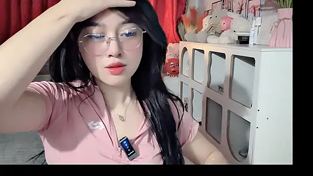 Snapshot of Bee-Cherry chatting on May 26, 5:36 am Bee-Cherry online show from May 26, 5:36 am