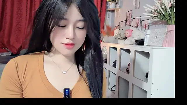 Snapshot of Bee-Cherry chatting on May 29, 6:17 pm Bee-Cherry online show from May 29, 6:17 pm