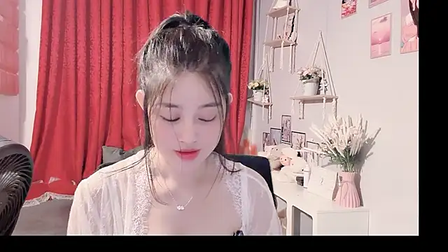 Snapshot of Bee-Cherry chatting on June 5, 6:57 pm Bee-Cherry online show from June 5, 6:57 pm