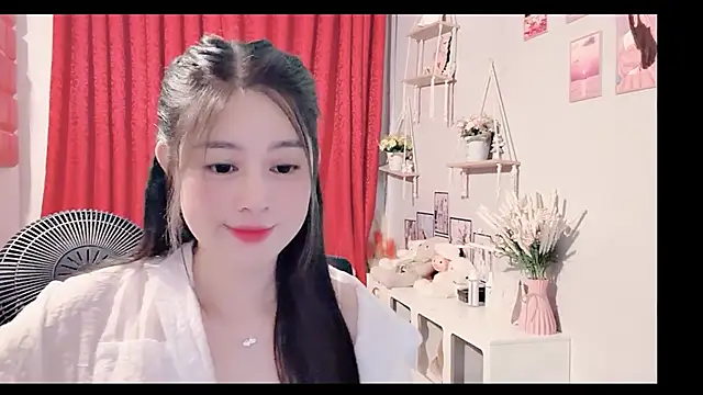 Snapshot of Bee-Cherry chatting on June 7, 7:56 am Bee-Cherry online show from June 7, 7:56 am