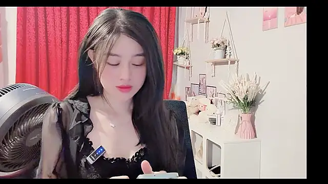 Snapshot of Bee-Cherry chatting on June 7, 8:01 pm Bee-Cherry online show from June 7, 8:01 pm
