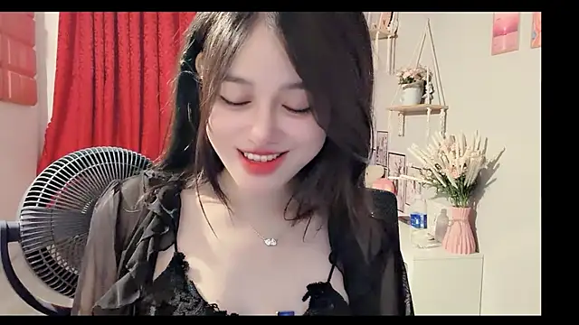 Snapshot of Bee-Cherry chatting on June 23, 6:11 am Bee-Cherry online show from June 23, 6:11 am