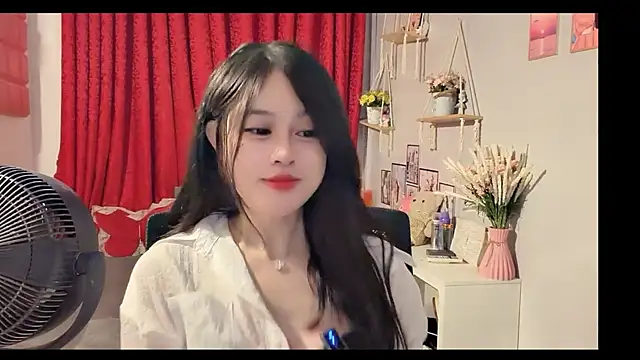 Snapshot of Bee-Cherry chatting on July 1, 6:37 am Bee-Cherry online show from July 1, 6:37 am