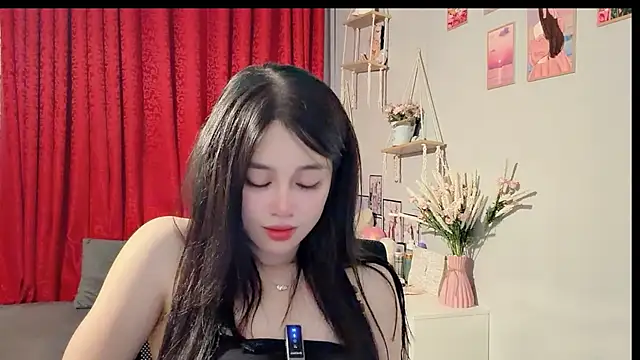 Snapshot of Bee-Cherry chatting on July 7, 5:54 am Bee-Cherry online show from July 7, 5:54 am