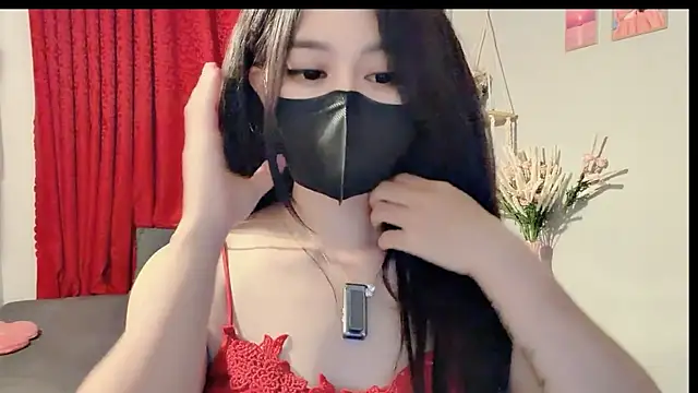 Snapshot of Bee-Cherry chatting on July 7, 7:29 pm Bee-Cherry online show from July 7, 7:29 pm