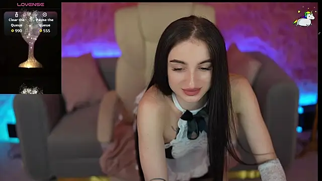 EmilyyMoon online show from May 26, 12:56 pm