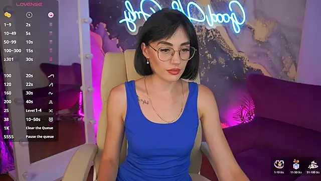 Snapshot of EviiLune chatting on July 6, 8:33 pm EviiLune online show from July 6, 8:33 pm