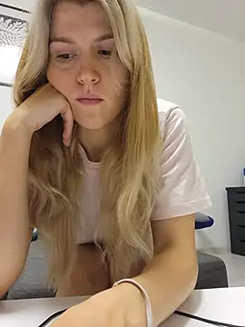 HotBlondie69 online show from June 26, 4:00 pm