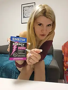HotBlondie69 online show from July 20, 6:32 pm