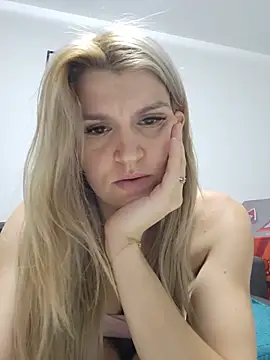 HotBlondie69 online show from August 1, 6:51 pm