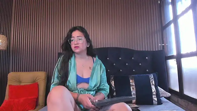 Snapshot of AlissBluumm chatting on May 25, 7:31 pm AlissBluumm online show from May 25, 7:31 pm