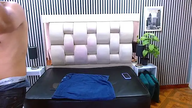 Alexa And Alex online show from May 20, 12:44 pm