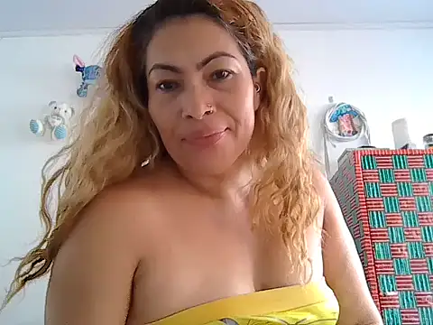 Snapshot of Layla-Astrum chatting on May 25, 1:17 pm Layla-Astrum online show from May 25, 1:17 pm