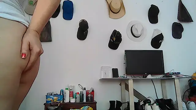 Snapshot of Layla-Astrum chatting on July 7, 12:53 pm Layla-Astrum online show from July 7, 12:53 pm