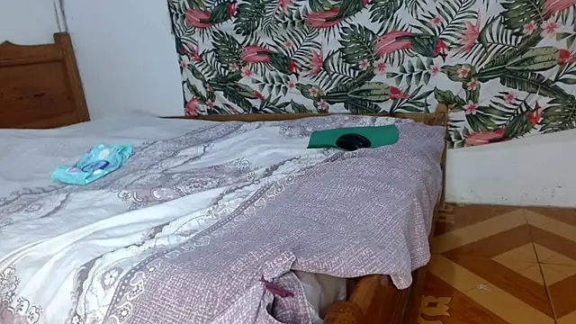 smallalyross online show from July 15, 10:26 pm