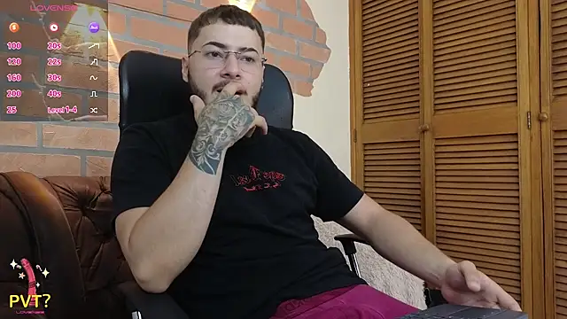 Brandon 01 online show from May 26, 8:05 pm