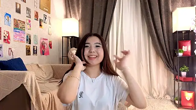 Snapshot of Ellau_555 chatting on May 22, 10:15 pm Ellau 555 online show from May 22, 10:15 pm