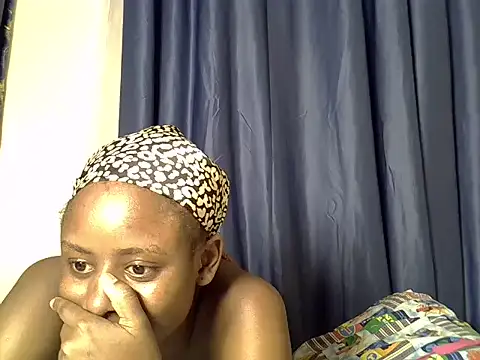 Snapshot of youngdvia chatting on June 4, 8:15 pm youngdvia online show from June 4, 8:15 pm