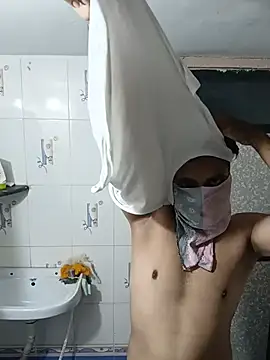 Snapshot of adil_cute chatting on June 13, 1:53 pm adil cute online show from June 13, 1:53 pm