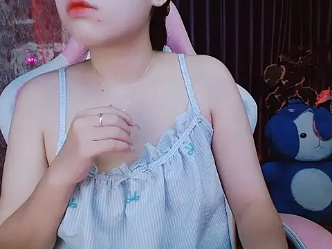 Snapshot of Julie_Ulie chatting on June 14, 2:24 am Julie Ulie online show from June 14, 2:24 am