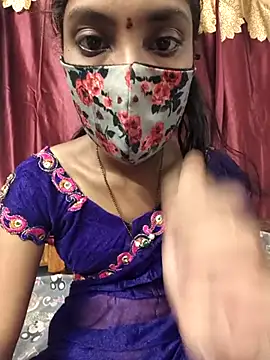 Snapshot of reshma124 chatting on June 21, 8:50 am reshma124 online show from June 21, 8:50 am