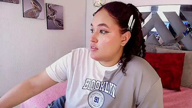 Snapshot of Leyla_Zr chatting on May 26, 5:31 pm Leyla Zr online show from May 26, 5:31 pm