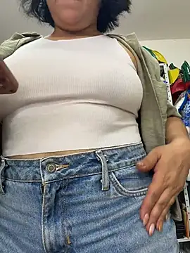 ISABELLA  LUNA online show from July 16, 2:01 pm